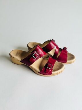 Dansko Burgundy Leather Rubber Outsole Clog Sandals size EUR 39, US 8.5